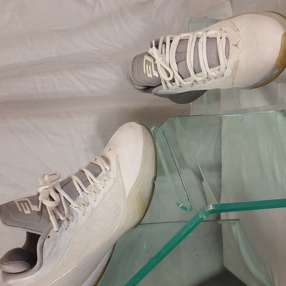 Shoes - Picture 2 of 6